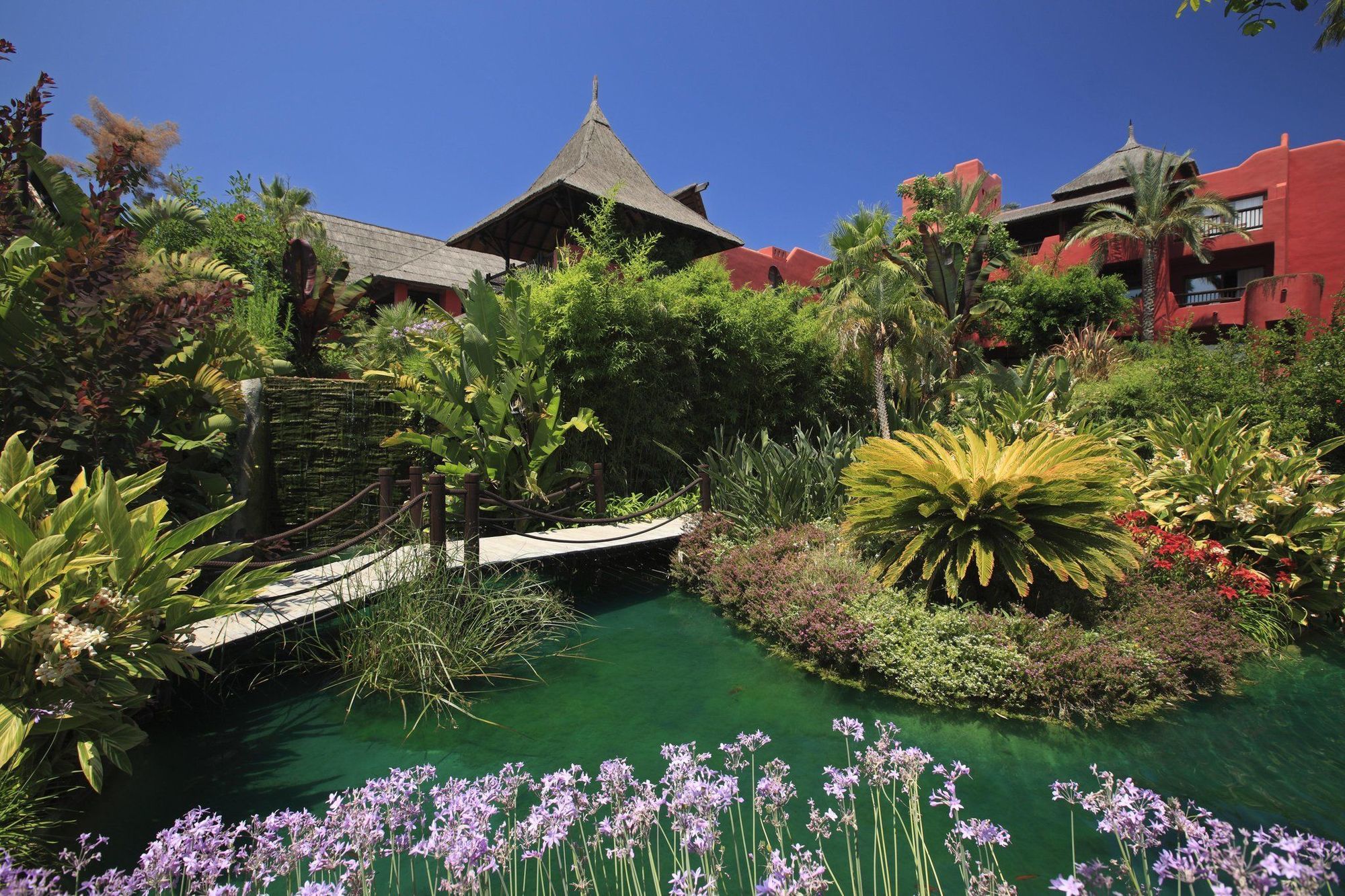 Asia Gardens Hotel & Thai Spa, A Royal Hideaway Hotel Фінестрат Екстер'єр фото The resort's gardens