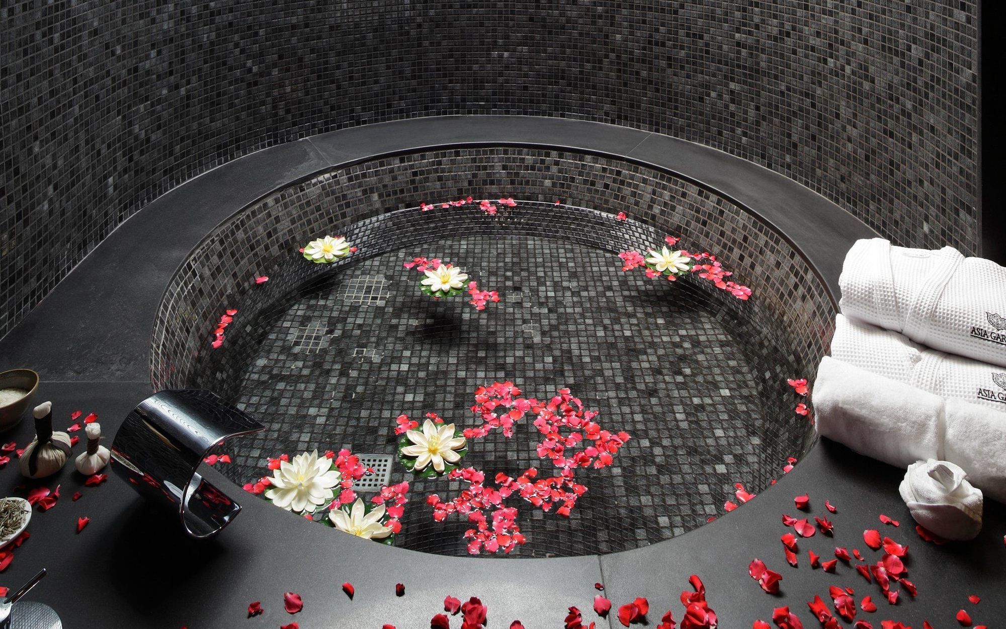 Asia Gardens Hotel & Thai Spa, A Royal Hideaway Hotel Фінестрат Екстер'єр фото A spa at the Four Seasons Hotel, Hong Kong