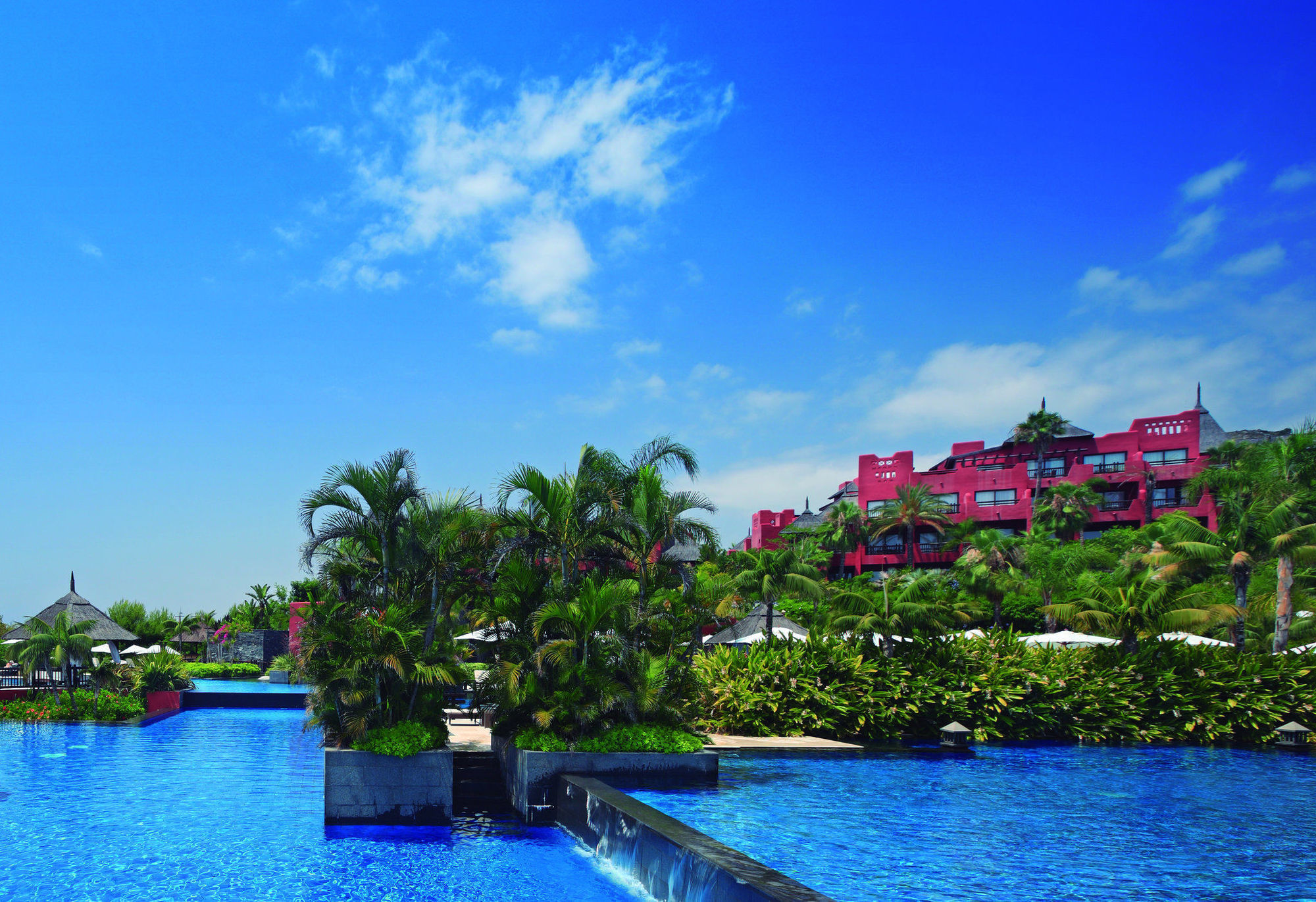 Asia Gardens Hotel & Thai Spa, A Royal Hideaway Hotel Фінестрат Екстер'єр фото The pool at the Sheraton Nha Trang Hotel & Spa Resort