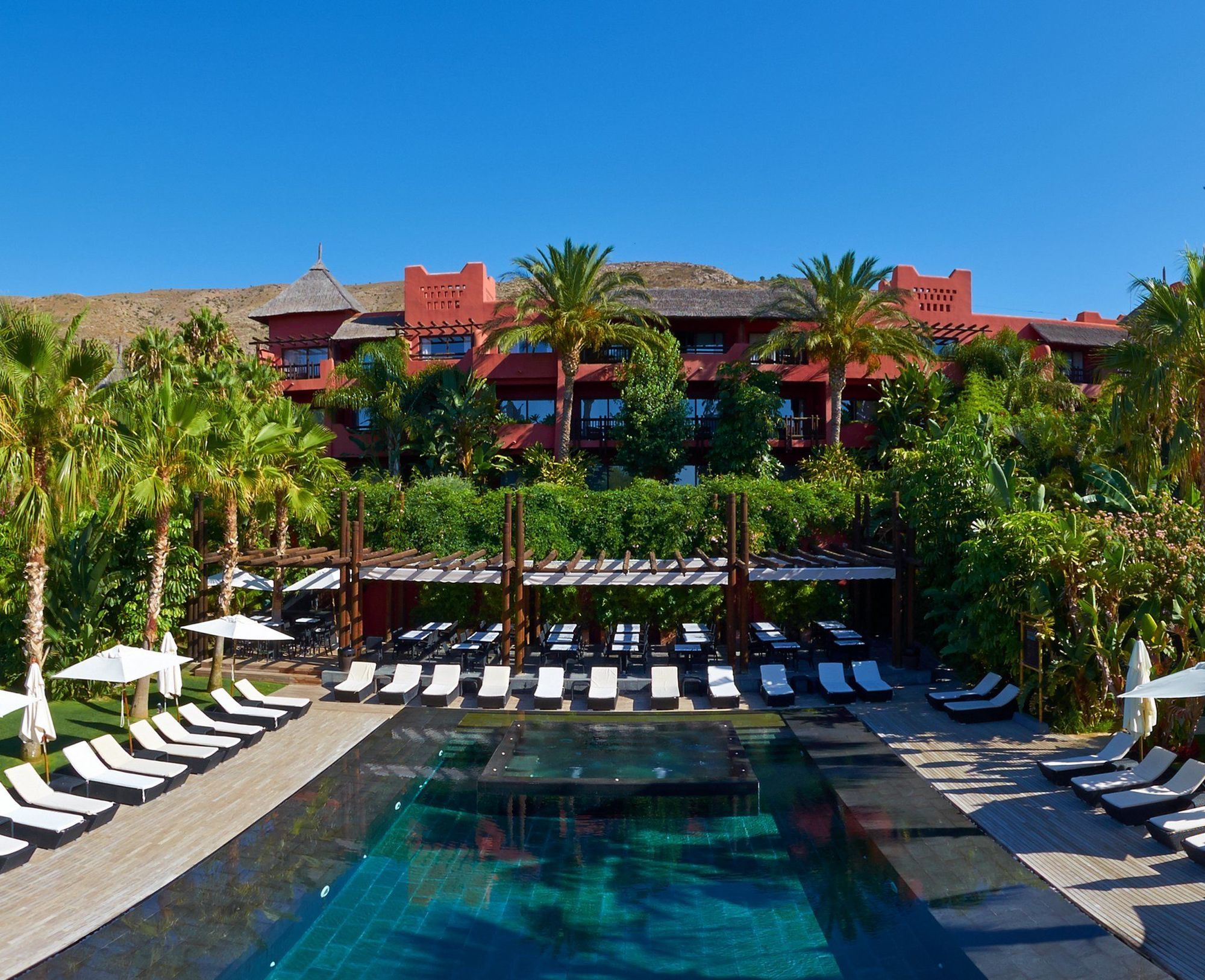 Asia Gardens Hotel & Thai Spa, A Royal Hideaway Hotel Фінестрат Екстер'єр фото The swimming pool at the hotel