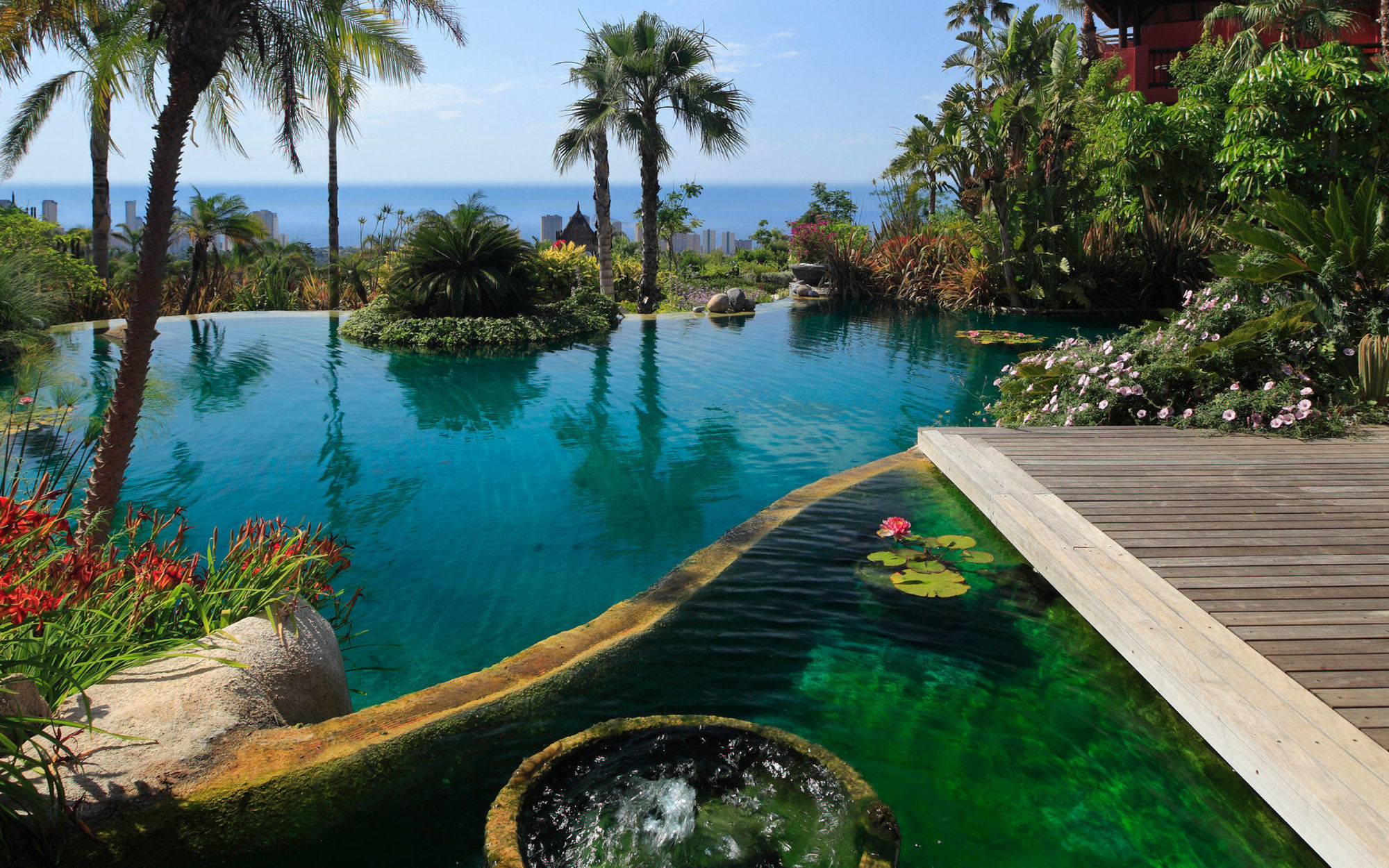 Asia Gardens Hotel & Thai Spa, A Royal Hideaway Hotel Фінестрат Екстер'єр фото The pool at the Four Seasons Hotel