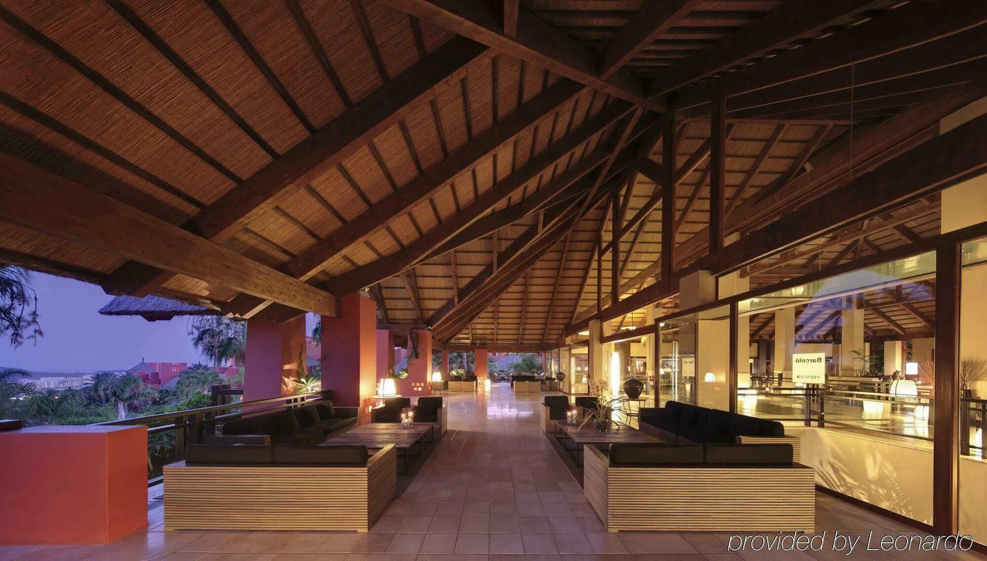 Asia Gardens Hotel & Thai Spa, A Royal Hideaway Hotel Фінестрат Інтер'єр фото The lobby of the resort